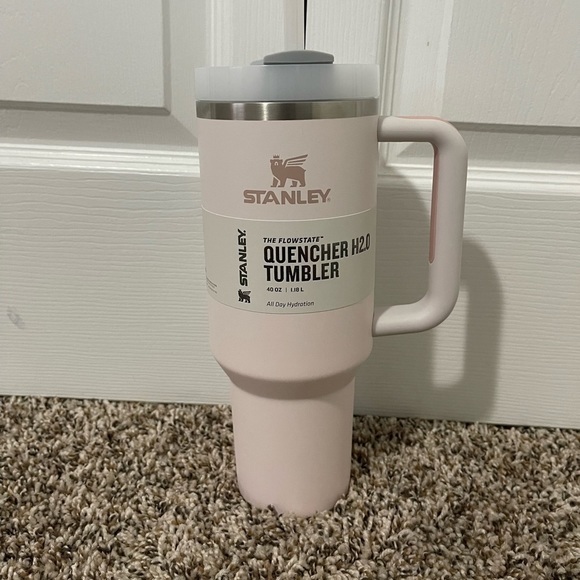 Pink Stanley quencher H2.O tumbler